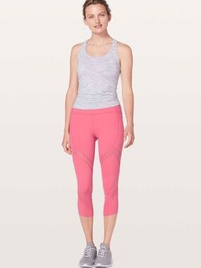Lululemon On Pace Crop 21"Size 4 Glossy Coral side pocket raw hem